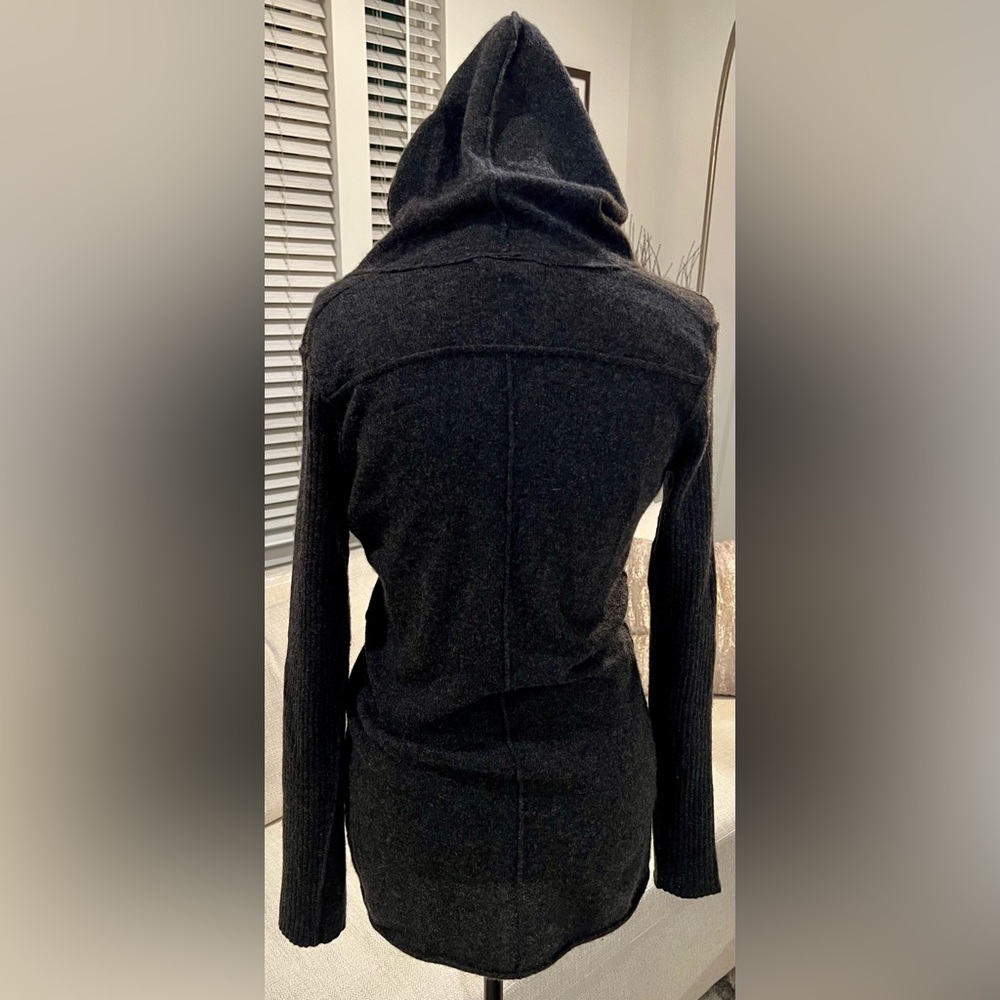 Aqua 100% Cashmere Grey Ribbed
Hooded Sweater Medium - Picture 4 of 14